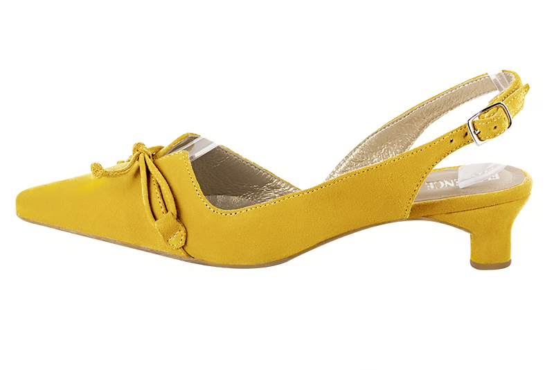 Yellow women's open back shoes, with a knot. Tapered toe. Low kitten heels. Profile view - Florence KOOIJMAN